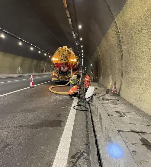 丰顺隧道排水渠清淤